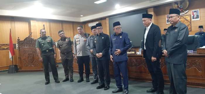Suasana usai penyampaian laporan Pansus LKPj Bupati OKU 2024 di Ruang Paripurna DPRD OKU, Rabu, 14 Mei 2025.