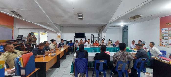 Ketua KONI OKU H Imron HS ST MSi beserta jajaran menerima kunjungan rombongan Komisi III DPRD OKU yang dìpimpin Ketuanya Densi Hermanto SH MSi dan Kadispora OKU, Zulkarnain Gunawan SE MSi beserta jajaran. foto purwadi Ketua KONI OKU H Imron HS ST MSi beserta jajaran menerima kunjungan rombongan Komisi III DPRD OKU yang dìpimpin Ketuanya Densi Hermanto SH MSi dan Kadispora OKU, Zulkarnain Gunawan SE MSi beserta jajaran. foto purwadi