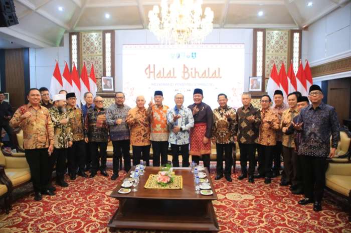 Gubernur Se Sumbagsel foto bersama para tokoh nasional dan menteri yang berasal dari Sumbasel saat acara halal bihalal warga perantauan di Griya Agung, Sabtu (24/04/2026)