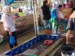 Suasana pasar ikan di Pasar Korpri. foto hasil jepretan kades tanjung baru