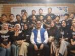 Elemen pemuda dan mahasiswa di OKU Raya foto bersama usai mendeklarasikan dukungan terhadap H Joncik Muhammad untuk maju di Pilgub Sumsel 2024