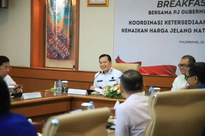 Pj Gubernur Sumsel, Elen Setiadi memimpin rapat antisipasi kenaikan harga pangan menjelang Natal 2024 dan tahun baru 2025 di Kantor Bank Indonesia Perwakilan Sumsel