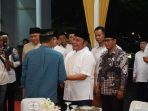 Kedatangan H Herman Deru di Masjid Ar-Ra'iyah DPRD Sumsel mendapat sambutan hangat para jemaah Safari Ramadhan, Senin (3/3/2025).