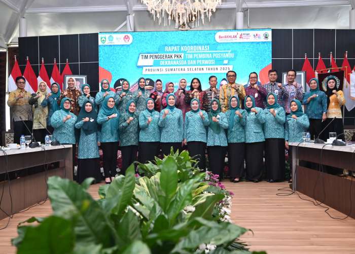Ketua TP PKK Sumsel, Pembina Posyandu dan Dekranasda, Hj Feby Herman Deru membuka Rakor pengurus PKK, Posyandu, dan Dekranasda se Sumsel di Griya Agung, Kamis, 24 April 2025.