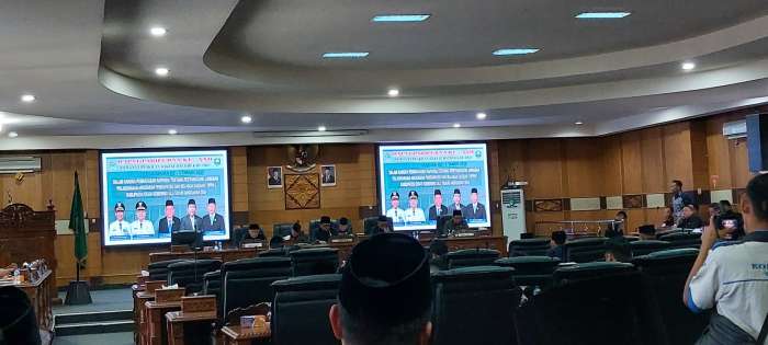 Suasana Rapat Paripurna DPRD OKU mendengarkan penyampaian LKPj APBD 2024 oleh Wabup OKU, H Marjito Bachri, Kamis, 17 Juli 2025. Suasana Rapat Paripurna DPRD OKU mendengarkan penyampaian LKPj APBD 2024 oleh Wabup OKU, H Marjito Bachri, Kamis, 17 Juli 2025.