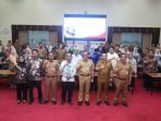 Sekda Pemprov Sumatera Selatan, H Edward Chandra foto bersama Satgas LHKPN KPK RI. Foto ist