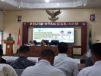 Kadin PMPTSP, H Imron HS ST MSi menyampaikan laporan pelaksanaan Forum Konsultasi Publik Penyelenggaraan Mal Pelayanan Publik di Gedung Abdi Praja Pemkab OKU, Selasa, 09 Desember 2025. Kadin PMPTSP, H Imron HS ST MSi menyampaikan laporan pelaksanaan Forum Konsultasi Publik Penyelenggaraan Mal Pelayanan Publik di Gedung Abdi Praja Pemkab OKU, Selasa, 09 Desember 2025.